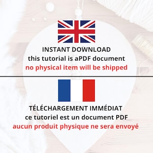 以下が含まれることがあります： 「INSTANT DOWNLOAD」と「this tutorial is a PDF document no physical item will be shipped」というテキストが入った白いハート型のグラフィック。上部にイギリスの国旗があります。