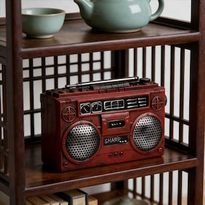 Vintage TV, telefon, radio, hartsfigur – Retro heminredningsprydnad, kaféscen, nostalgisk skrivbordshylla, present