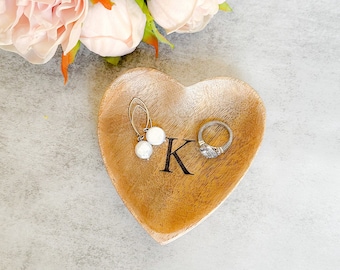 Personalized wood heart shaped ring dish - Monogram - Jewelry holder - Initial - Engraved gift - Gift for her - Modern - Anniversary gift