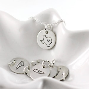 Heimatstaat Halskette aus Sterling Silber - Alle Staaten verfügbar - Heimatstaat Schmuck - Heimatstadt - Individueller Schmuck - Handgestempelt - Abschlussfeier