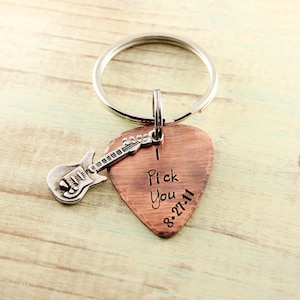 Custom copper guitar pick keychain - Personalized guitar pick - Musician gift - I pick you - Personalized gift - Gift for men - Father's Day