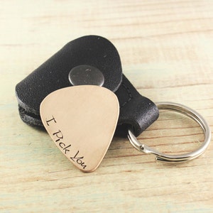 Custom guitar pick - Leather case - Hand stamped gold pick - Gift for him - Musician gift - Personalized gift - I pick you - Father&#39;s Day