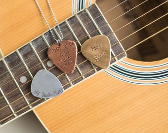 Custom gitaar pick ketting - Gepersonaliseerde gitaar pick sieraden - Muzikanten cadeau - Gepersonaliseerd cadeau - Cadeau voor mannen - Vaderdag - Plectrum