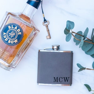Custom leather flask - Personalized hip flask - Gift for him - Leather gift - Whiskey lover - Monogrammed flask - Bourbon gift - Fathers Day