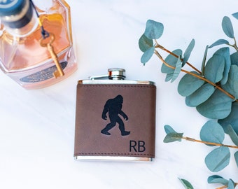 Custom leather flask - Personalized hip flask - Gift for him - Leather gift - Monogramed flask - Bigfoot - Groomsmen gift - Fathers Day