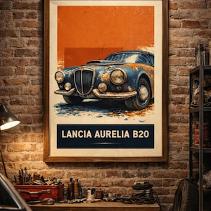 Puede incluir: Póster enmarcado con un coche Lancia Aurelia B20 vintage en tonos azules y naranjas. El coche se representa con un aspecto desgastado, sobre un fondo naranja. El texto "LANCIA AURELIA B20" se muestra en blanco sobre una pancarta azul marino.
