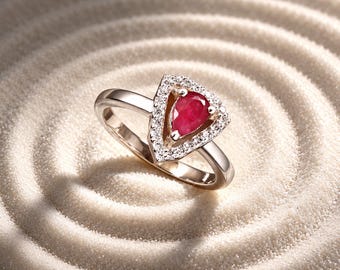 Bague de fiançailles en forme de larme avec pierre précieuse rouge naturelle du Mozambique taille poire, sertie d'un halo et d'une pierre précieuse en forme de larme. Bague de promesse pour elle, bijou romantique d'anniversaire.