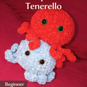 Peut inclure: Un jouet poulpe au crochet rouge et bleu avec le texte "CROCHET PATTERN PDF Polipetto Tenerello". Le jouet a de grands yeux noirs et est étiqueté "Beginner Friendly" et "Instant Download".