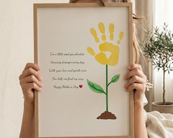 Lámina decorativa con huellas de manos para el Día de la Madre / Recuerdo floral con poema y semillas (Descarga digital)