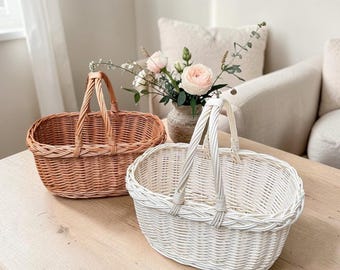 Cesto di Pasqua in vimini intrecciato, ideale come regalo per il coniglietto pasquale, decorazione, disponibile in bianco o naturale, con frutta e prodotti del giardino.