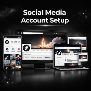 Könnte beinhalten: Digitale Illustration zur Einrichtung eines Social-Media-Kontos. Das Bild zeigt ein Smartphone, einen Desktop-Computer und einen Laptop, die Social-Media-Profile mit einem Raketenstart-Thema anzeigen. Der Text "Social Media Account Setup" steht oben.