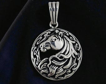 925 Sterling Silver Horse Pendant for Men, Horse Head Necklace with Celtic Knot Border, Fathers Day Gift, Gift for Dad