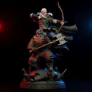 Puede incluir: Una taza de cerámica blanca con un asa negra y el texto "But First, Coffee" en negrita negra. La taza está sobre una superficie de madera. La taza mide 10 cm de alto.