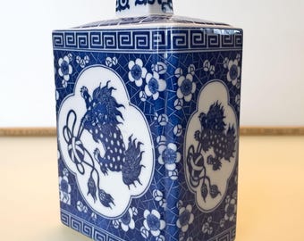 Antique Blue & White Asian Ceramic Foo Dog Design Lidded Jar