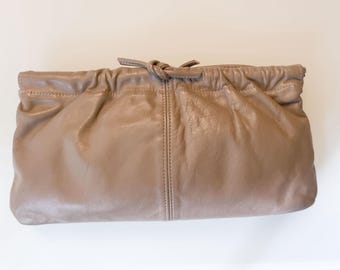 Dove grijze vintage leren clutch met portemonnee