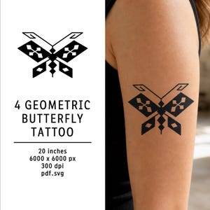 Könnte beinhalten: Ein schwarzes geometrisches Schmetterlings-Tattoo-Design mit kantigen Flügeln und rautenförmigen Aussparungen. Der Text lautet 4 GEOMETRIC BUTTERFLY TATTOO, 20 inches, 6000 x 6000 px, 300 dpi, pdf.svg. Das Design ist auf einem Oberarm zu sehen.