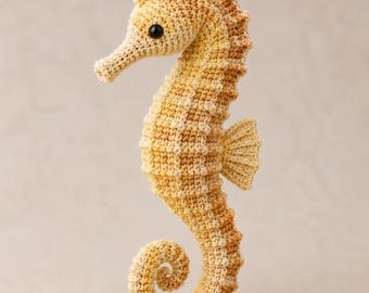 Patrón de ganchillo de caballito de mar, amigurumi realista de animal marino, adorable criatura marina en PDF, juguete de peluche para guardería con temática costera, regalo de decoración náutica.