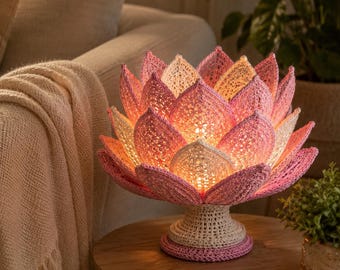 Patroon gehaakte lotuslamp: bloemenlampenkap, boho-nachtlampje, sfeerdecor nachtkastje, zen-ambient cadeau voor haar (pdf-download)