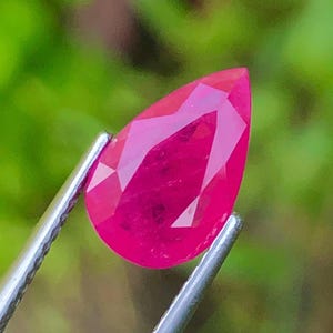 Rubí, 2,91 quilates, rubí natural certificado de color rojo rosado sin tratamiento térmico procedente de Afganistán, gema de talla mixta en forma de pera para joyería a medida y coleccionistas de gemas.