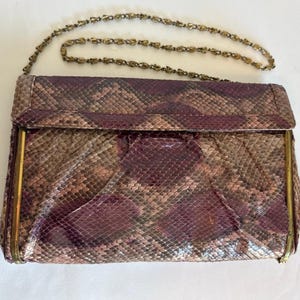 Vintage Taschen von Supreme Python Schlangenleder Umhängetasche / Clutch - Goldkette, Burgundertöne (70s–80s)