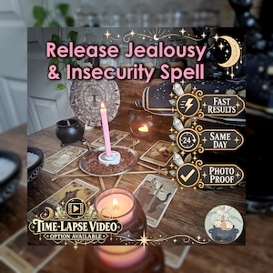 Op de afbeelding: Een roze kaars in een metalen houder omringd door bruine stenen en tarotkaarten op een houten ondergrond. De tekst luidt: Release Jealousy & Insecurity Spell, Fast Results, Same Day, Photo Proof, Time-Lapse Video Option Available.