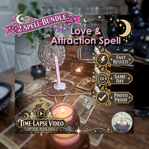 Könnte beinhalten: Ein 2 Spell Bundle Love & Attraction Zauberset mit einer rosa Kerze in einer Metallschale, braunen Kristallen, einem kleinen schwarzen Kessel, Tarotkarten, einer Baum des Lebens Holzscheibe und Texten wie Fast Results und Photo Proof.