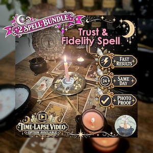 Pode incluir: Um kit de feitiços com uma vela rosa num suporte lunar, rodeado de ervas secas, cartas de tarot e um calendário de madeira. O texto inclui 2 Spell Bundle, Trust & Fidelity Spell, Fast Results, Same Day, Photo Proof e Time-Lapse Video.