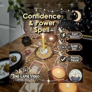 Könnte beinhalten: Ein Ritual-Set mit einer gelben Kerze in einem mondförmigen Halter, umgeben von Tarotkarten, einem kleinen schwarzen Kessel und einer Schale mit weißen Kristallen. Textüberlagerungen zeigen Confidence & Power Spell, Fast Results, Same Day und Photo Proof.