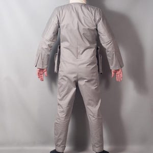 Puede incluir: Un juego de tres cuencos de cer&aacute;mica anidados en tonos azules, verdes y blancos. Los cuencos presentan un esmalte moteado y un dise&ntilde;o sencillo. El cuenco m&aacute;s grande mide aproximadamente 15 cm de di&aacute;metro.