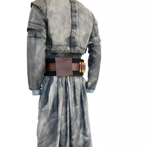 Puede incluir: Un conjunto de tres jarrones de cer&aacute;mica de diferentes alturas y formas. Los jarrones est&aacute;n esmaltados con un acabado blanco mate, ofreciendo una est&eacute;tica minimalista. El jarr&oacute;n m&aacute;s alto mide aproximadamente 25 cm.