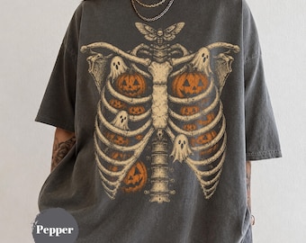 骸骨カボチャの肋骨シャツ、ヴィンテージハロウィングラフィックTシャツ、不気味な季節のアパレル、ゴシック秋のギフト