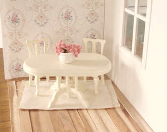 Dollhouse wallpaper PDF big roses and medallion with cream background 1:12 scale