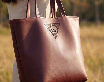 Personalized Vegan Leather Tote Bag with Zipper, Custom Initial Handbag for Women, Monogram Shoulder Bag, Bridesmaid and Anniversary Gift