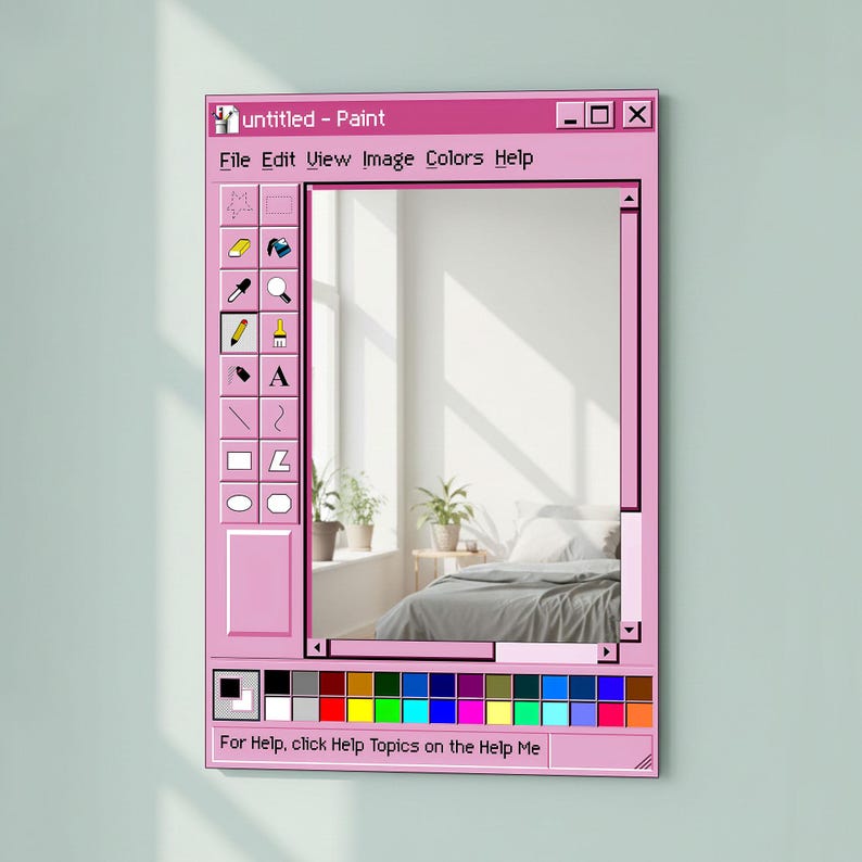 Puede incluir: Un espejo enmarcado en rosa dise&ntilde;ado para parecerse a la interfaz del programa Windows Paint cl&aacute;sico. El espejo presenta una barra de herramientas con iconos y el texto "untitled - Paint". La parte inferior del marco incluye una paleta de colores y el texto "For Help, click Help Topics on the Help Me".
