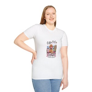 T-shirt « Café d'abord, promenade Cockapoo ensuite » | Cadeau idéal pour les amoureux des chiens