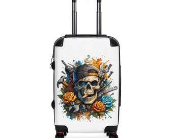 Koffer mit Totenkopf, Mütze und Rosen | Bunter Grunge-Reisekoffer