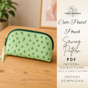Könnte beinhalten: Ein hellgrünes Federmäppchen mit floralem Muster und einem dunkelgrünen Reißverschluss. Das Mäppchen liegt auf einer Holzoberfläche. Der Text auf dem Bild lautet "Cute Pencil Pouch Sewing Pattern PDF".