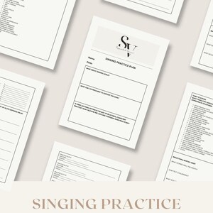 Könnte beinhalten: Eine Sammlung weißer, bedruckbarer Gesangspraxisplaner-Blätter mit schwarzem Text. Die Blätter enthalten Abschnitte für Ziele, Übungszeiten und technische Bereiche. Die Worte "Singing Practice Planner" stehen unten.