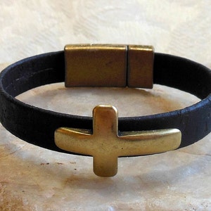 Black cork cross bracelet, Portuguese cork in black with antique brass cross and magnetic clasp, unisex bracelet, waterproof and vegan image 2