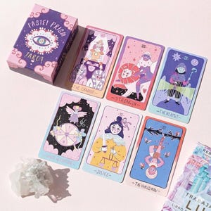 Tarotkaartspel met pastelkleurige prisma's | Tarotset met 78 kaarten | Zachtroze en hemelsblauw | Esthetische waarzeggerijkaarten | 4,06 x 2,36 inch | Spiritueel geschenk
