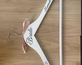 Hermoso colgador para el día de la boda