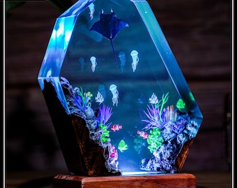 Handmade Manta Ray Abyss Lamp – Epoxy Resin Ocean Diorama