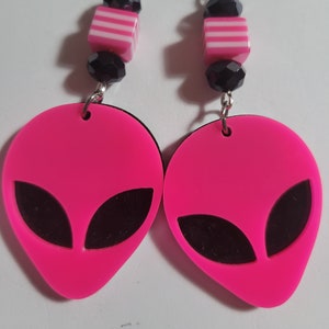 Neon Pink Acrylic Alien Earrings, Alien Face Earrings, Hot Pink Earrings, Lightweight Resin Earrings, Alien Jewelry, Gifts, UFO, Aliens