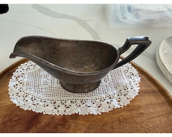 Salsera de plata chapada de Vintage International Silver Co. con pátina deslustrada.