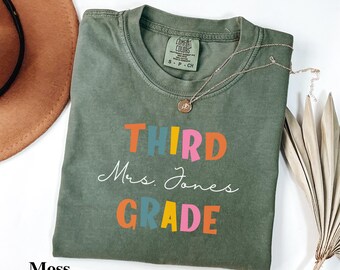 Lärarskjorta för tredje klass, personlig Comfort Colors®-t-shirt för tredje klass, anpassad lärarnamnströja, gåva till skolan