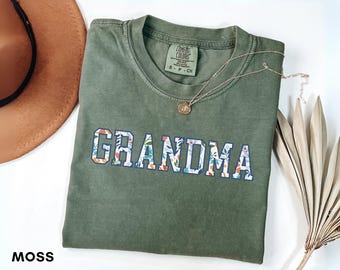 Mormors blommiga skjorta Comfort Colors®, mormors t-shirt, graviditetspresent till mormor, mors dag-present till mormor Mimi Gigi mormor