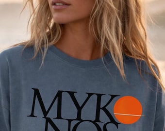 Camiseta Mykonos, Camiseta Ilha Grega, Camiseta Férias de Verão, Camiseta Minimalista de Viagem, Camiseta com Estampa Estética, Look para Viagem à Europa, Camiseta de Praia