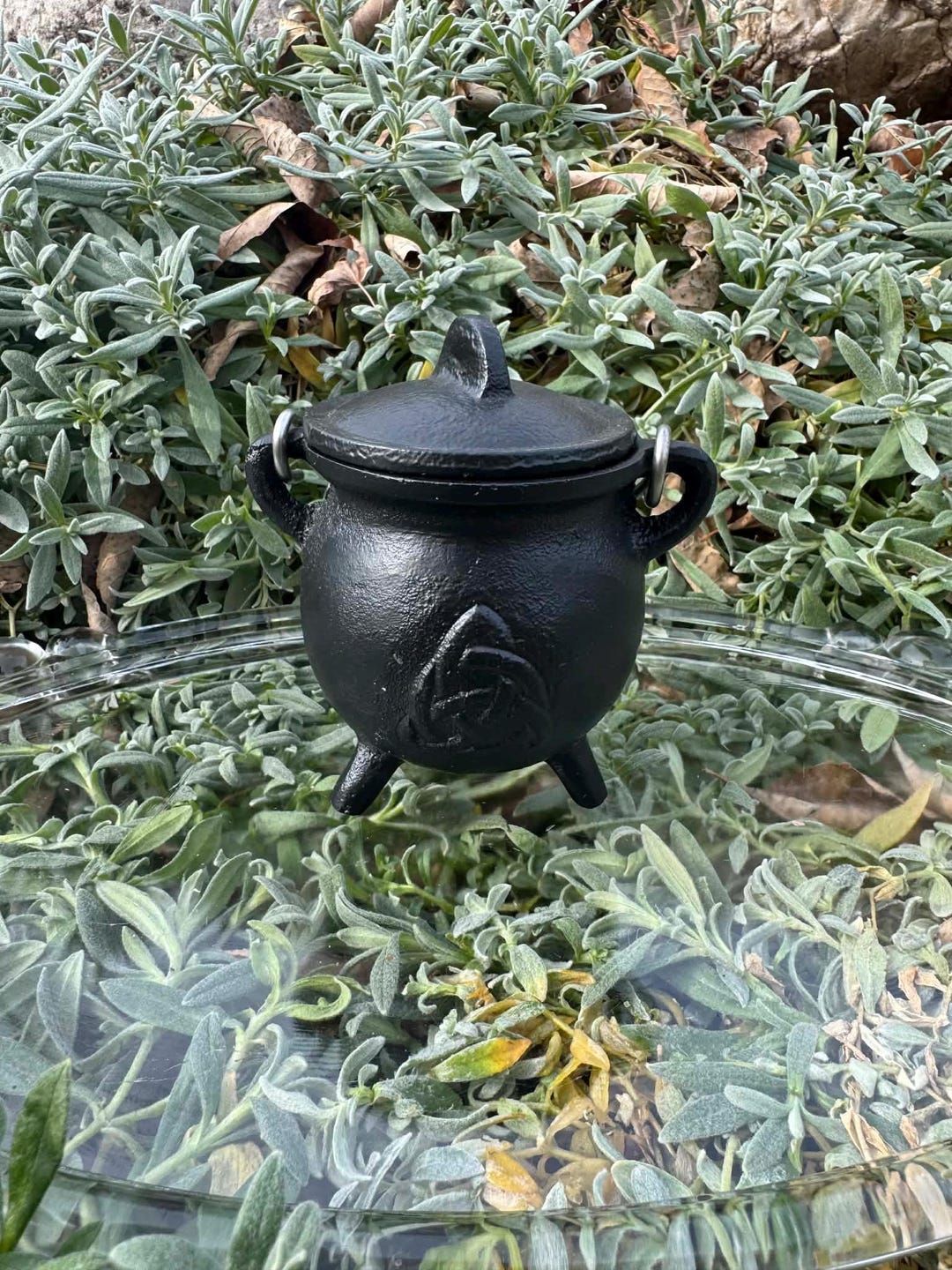 Triquetra Cast Iron Cauldron With Lid & Handle – Wiccan and Pagan ...