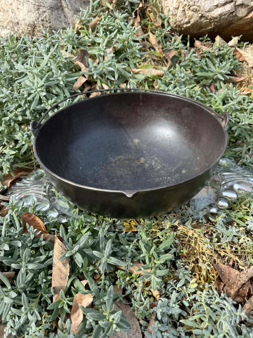 Vintage Cast Iron Cauldron – Witchcraft, Ritual & Home Decor - Etsy