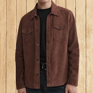 Chaqueta tipo camisa de cuero de gamuza color marrón oscuro para hombre – Cierre de botones y bolsillos en el pecho